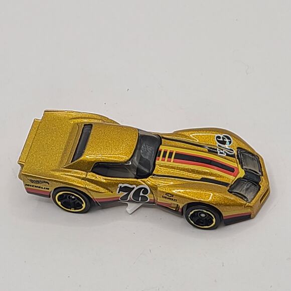 2012 Hot Wheels Chevrolet Gold Race Car #76, Made in Malaysia mint condition - Picture 4 of 7